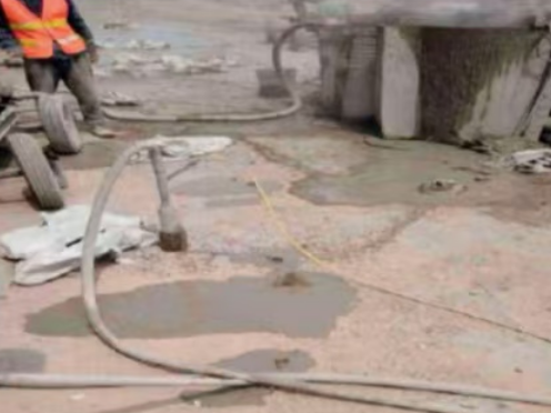 阳曲水泥混凝土路面板底注浆技术 路面脱空注浆整治方案